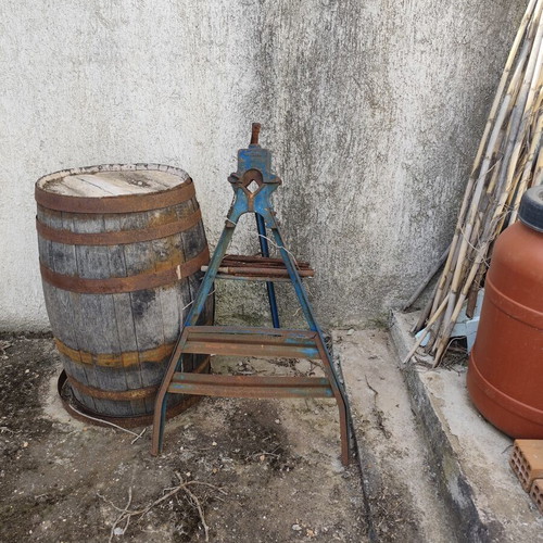 Tripod pipe vise