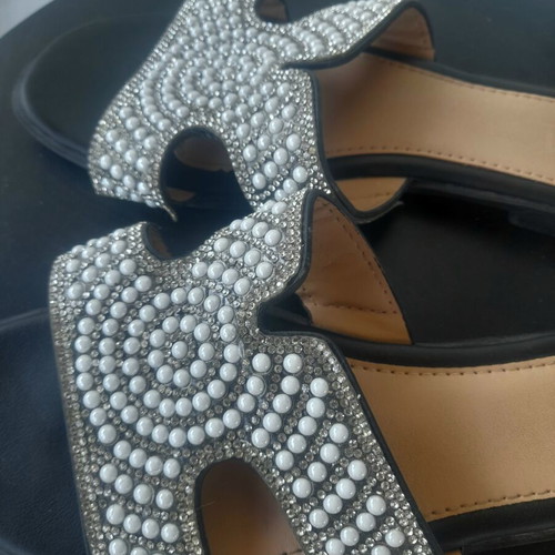 Sandals with pearls size 38 like new, black and white