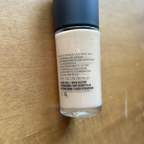 Mac Studio Fix Foundation n4.75 new, matte finish, long-lasting coverage