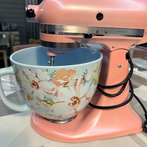 Kitchen Aid mixer like new Silk Rose