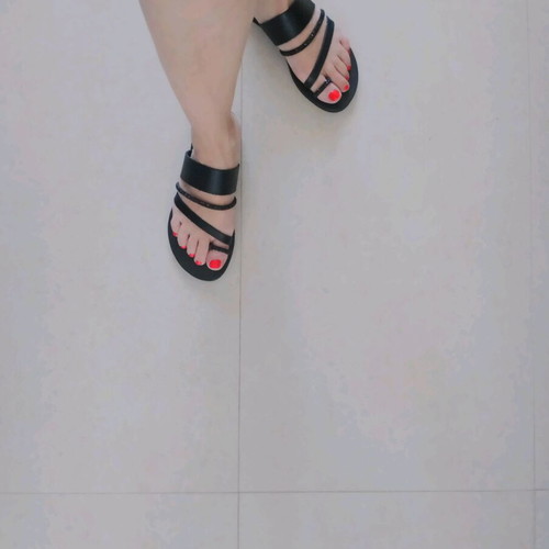 Love Shoes women's black flat sandal size 35 new