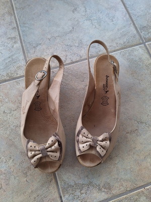 Boxer sandals size 38 used, beige