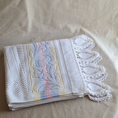 Vintage cotton bath face towel with handmade crochet lace border Indanthren