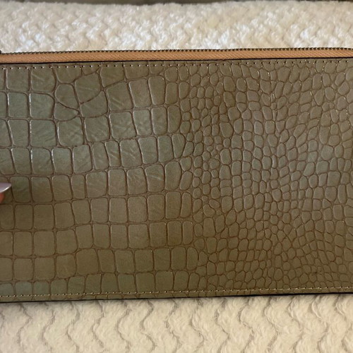 Axel polymorphic handbag like new, multicolor handheld