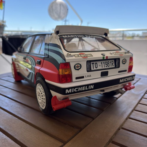 Lancia Delta Integrale 1/8 scale model new with 100 issues