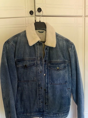Denim jacket with fur