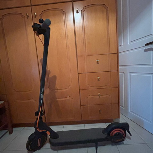 Xiaomi Electric Scooter 4 Go like new with helmet