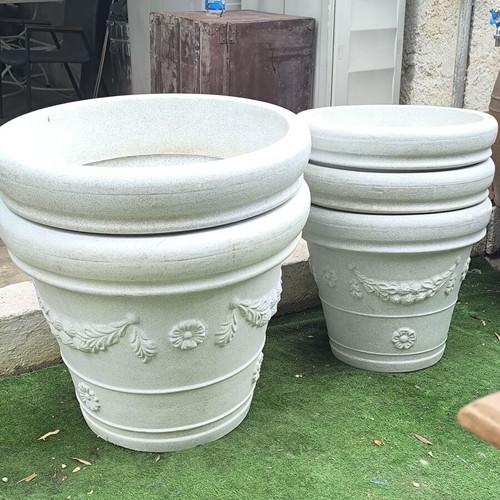 Plastic flowerpots set of 5 like new