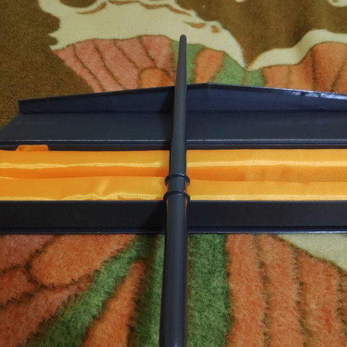 Harry Potter wand with Lord Voldemort collectible packaging