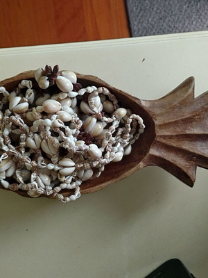 Necklaces from real shells like new, pack of 4 with handmade wooden vessel