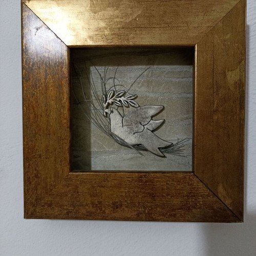 Wooden frame Dove like new, handmade with metal