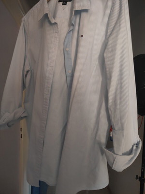 Tommy Hilfiger men's dress shirt XL like new, white and blue