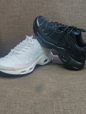 Athletic shoes new, sizes 36-46, black and white