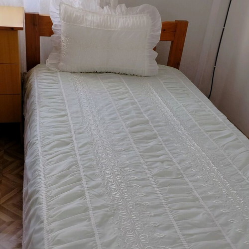 Bridal double satin quilt with pillowcase new
