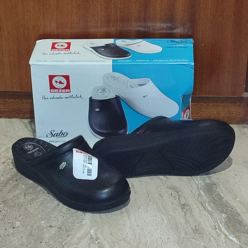 Gezer clogs new, size 38, black
