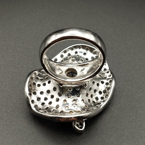 Ring Large Flower with Zircon like new