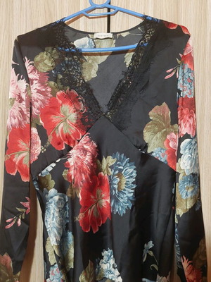 Satin floral long-sleeve blouse with lace like new, size medium