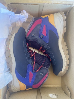 Columbia hiking boots new