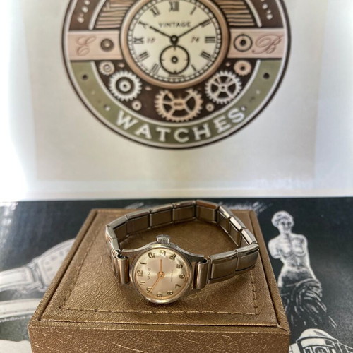 Venus vintage women's watch used with elastic bracelet