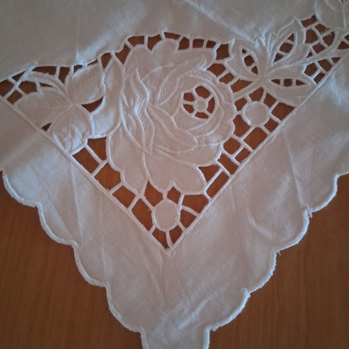Cotton square with machine embroidery, 70x70 cm