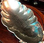  Χειροποίητη Φοντανιέρα bronze σφυρήλατη και ακανόνιστη οβάλ μεγάλη...Μήκος 36 cm Πλάτος 18 cm Ύψος 10 cm...Άθικτη!