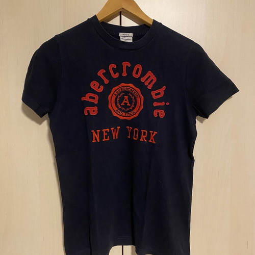Abercrombie & Fitch T-shirts XL kids like new, red and dark blue set of 2