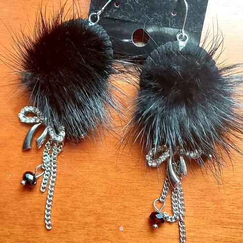 Earrings with black pom pom and rhinestones new