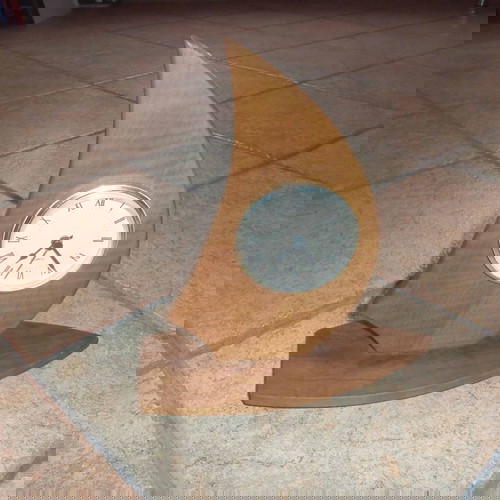 Ξύλινο επιτραπέζιο ρολόι μεταχειρισμένο σε σχήμα βάρκας με πανί 26x30 cm