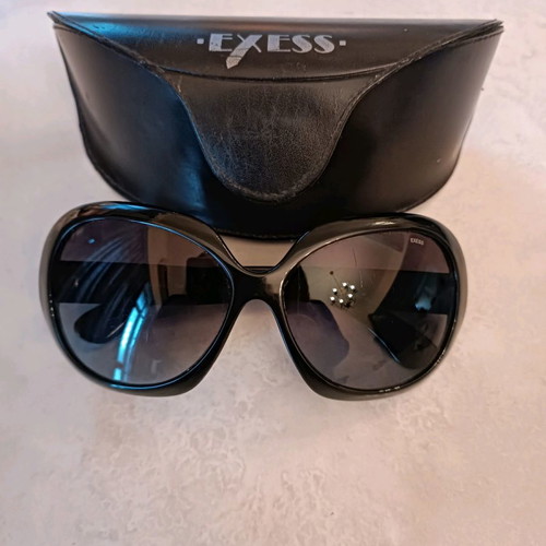 Exess sunglasses used with black acetate frame and gradient lens