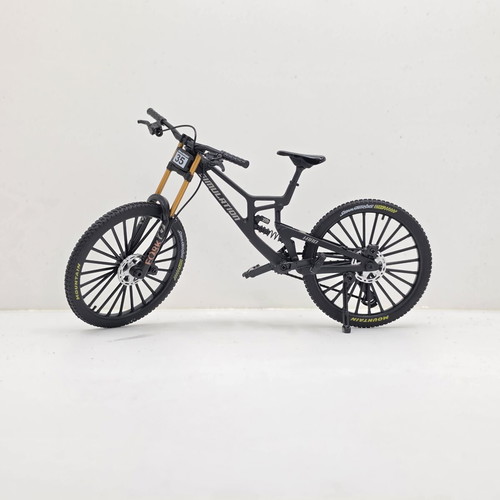 Downhill MTB Die-Cast Metal Bike 1:8 Scale like new with suspension and disc brakes