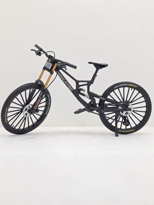 Downhill MTB Die-Cast Metal Bike 1:8 Scale like new with suspension and disc brakes