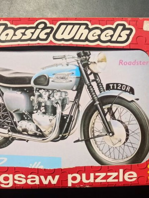 Classic Wheels Triumph Bonneville Jigsaw Puzzle like new, 300+ pieces