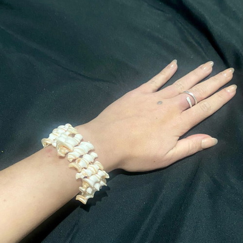 Bracelet elastic like new, natural seashells in white and pink tones