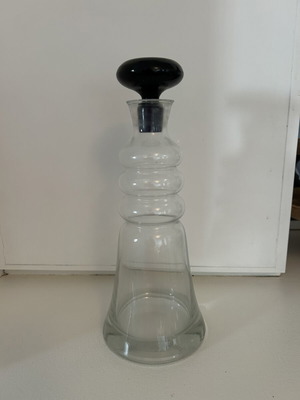 Glass carafe like new with black lid, height 29 cm