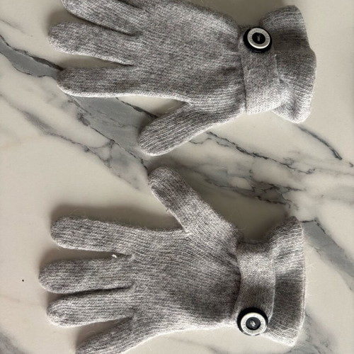 Woolen grey gloves for women or teens like new