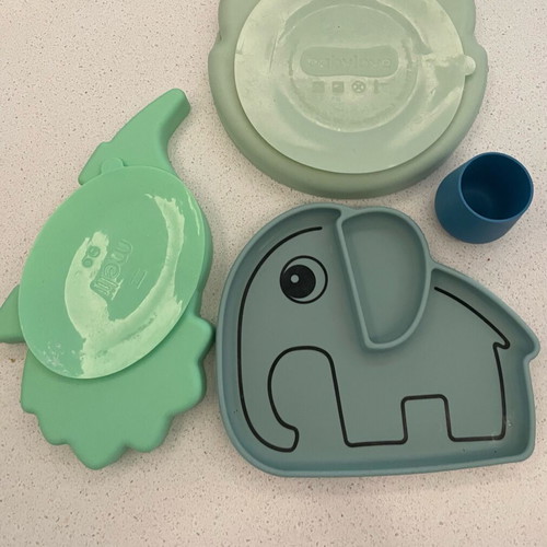 Silicone baby plates and training cup like new