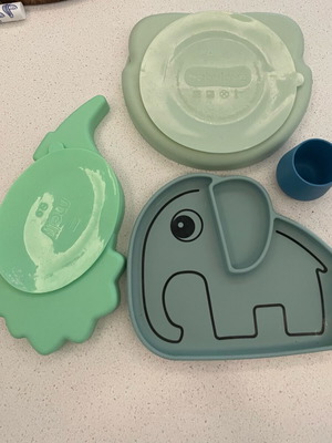 Silicone baby plates and training cup like new
