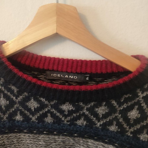 Iceland men's sweater like new size L multicolor