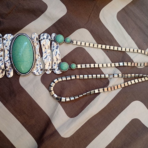 Vintage Art Deco Necklace with Green Stone, like new