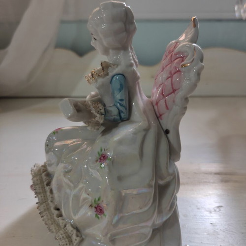 Vintage porcelain decorative figurine 14 cm, like new