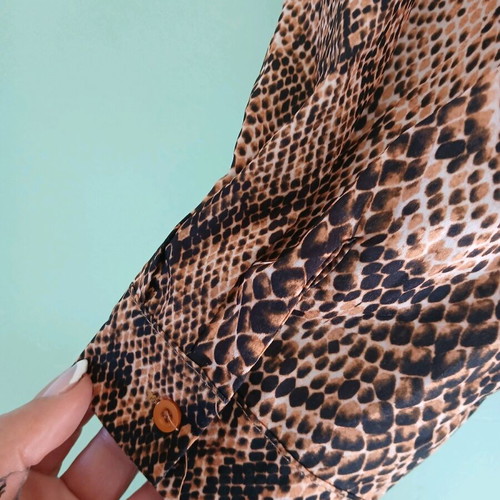 Top brown leopard size large new with front tie and sleeves