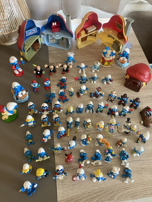 Smurfs Peyo figures, pack of about 70 pieces, village houses