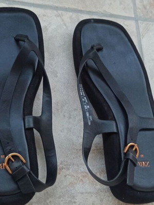 Zara black low sandals like new, size 38