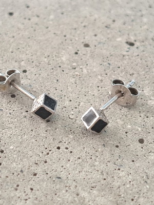 Minimal geometric cube earrings 925 silver, like new