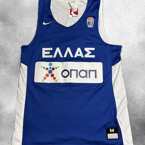 Greece National Team Shirt signed, like new, Giannis Antetokounmpo