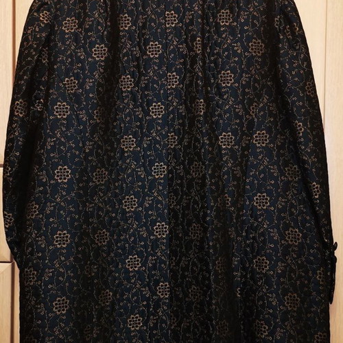Handmade women's coat like new, embroidered with gold thread