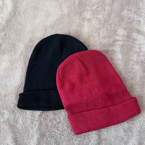 Set of 2 winter hats size M, like new, red and black