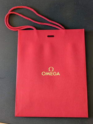 Omega χάρτινη τσάντα καινούργια με διαστάσεις 22x27x9 εκ.