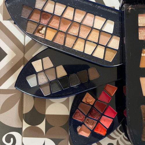 Cosmetics case used in excellent condition