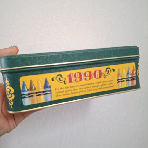 Crayola Complete Crayon Collector Tin 1991 like new with sharpener